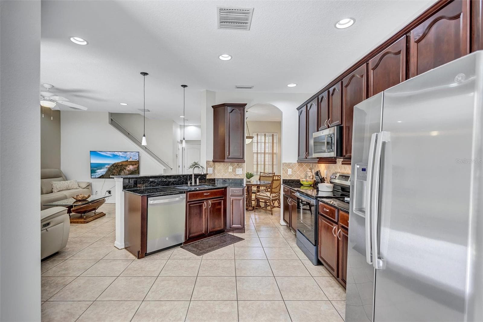 Townhouse at 14511 MIRABELLE VISTA CIR, TAMPA, photo 12 of 46