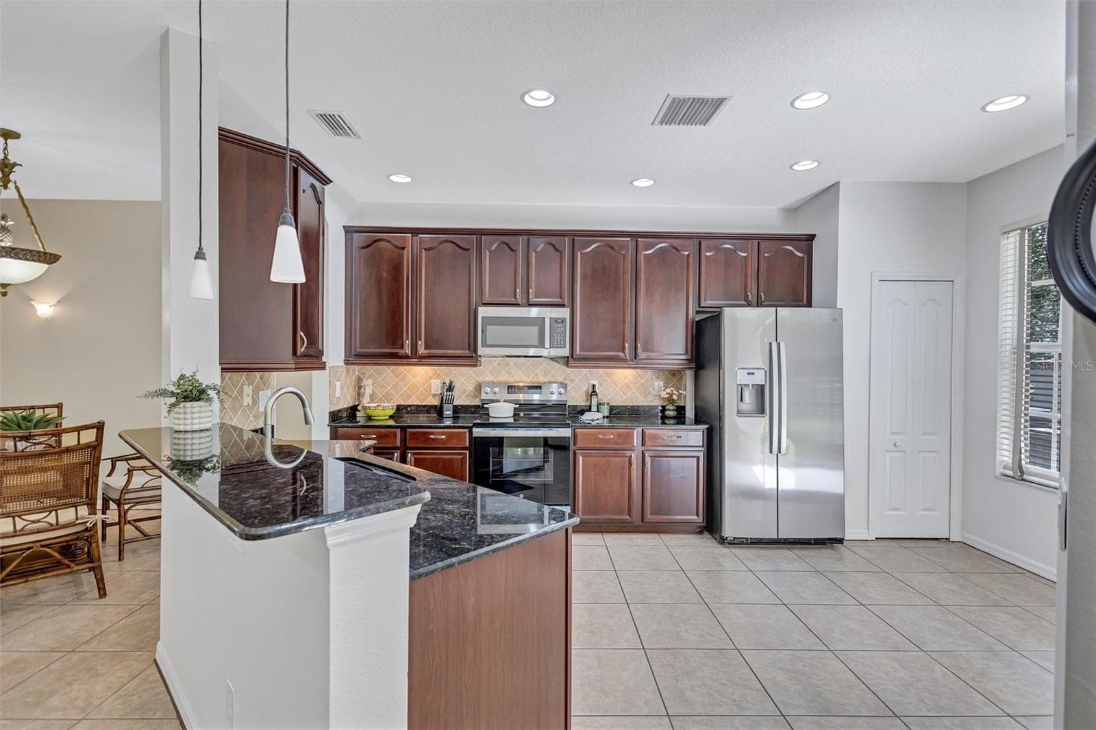 Townhouse at 14511 MIRABELLE VISTA CIR, TAMPA, photo 13 of 46