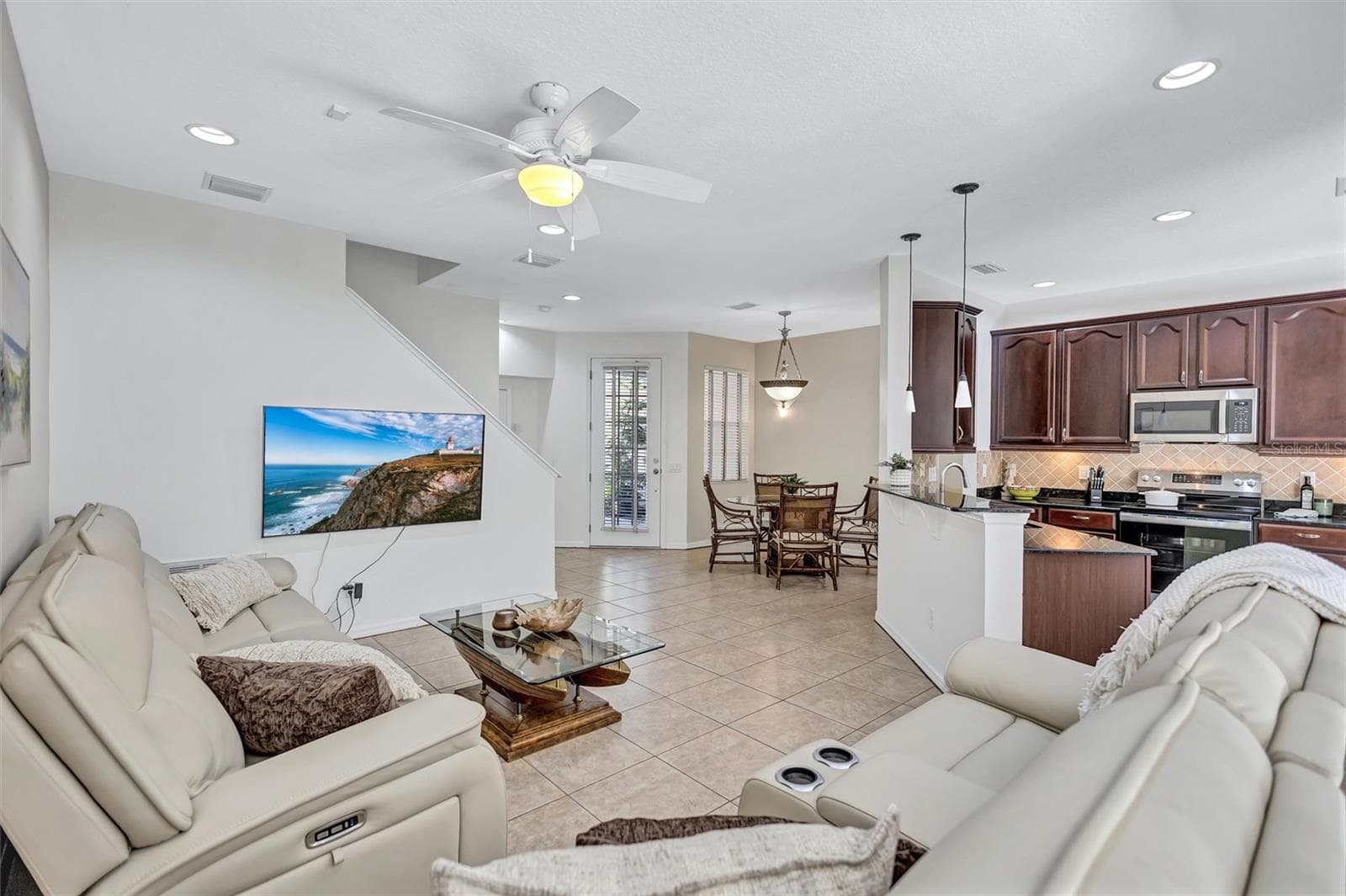 Townhouse at 14511 MIRABELLE VISTA CIR, TAMPA, photo 17 of 46