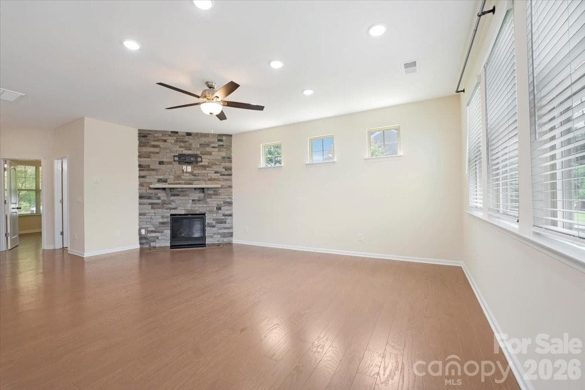 Single Family Residence at 15505 Davidson East Drive, Davidson, photo 17 of 48