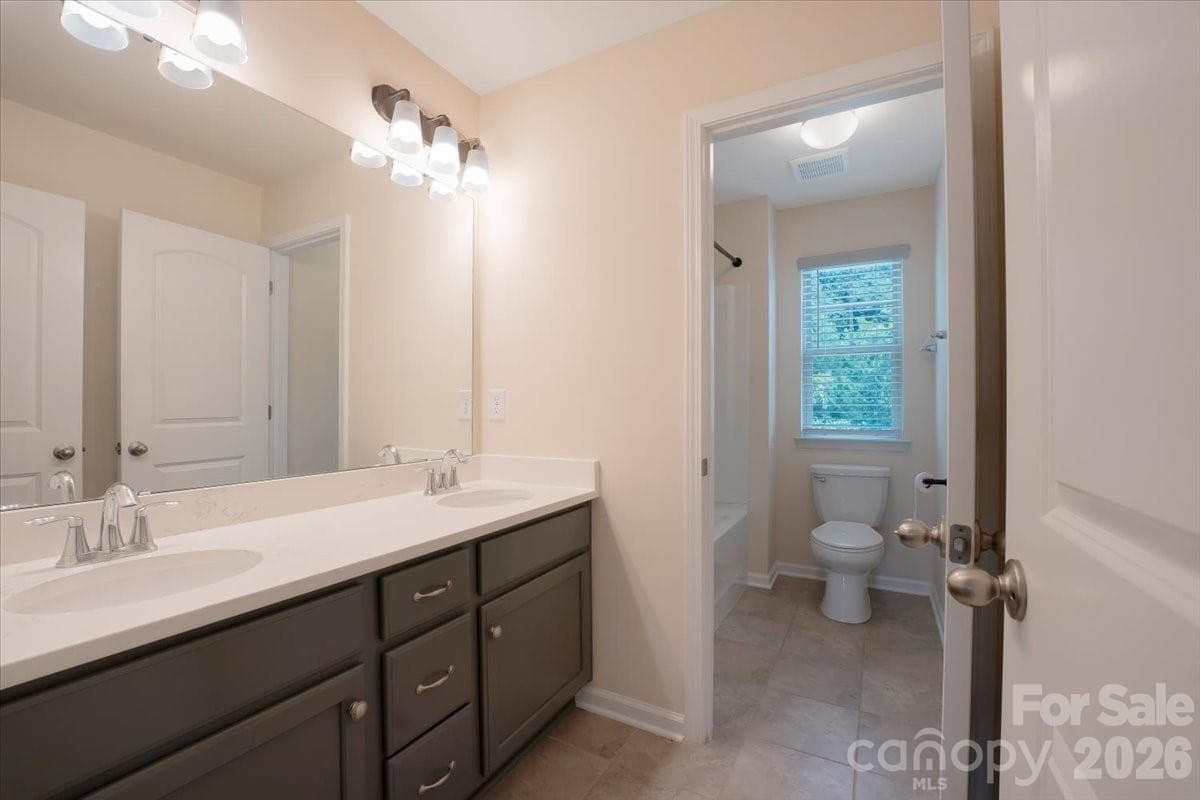 Hall Bath - 15505 Davidson East Drive, Davidson