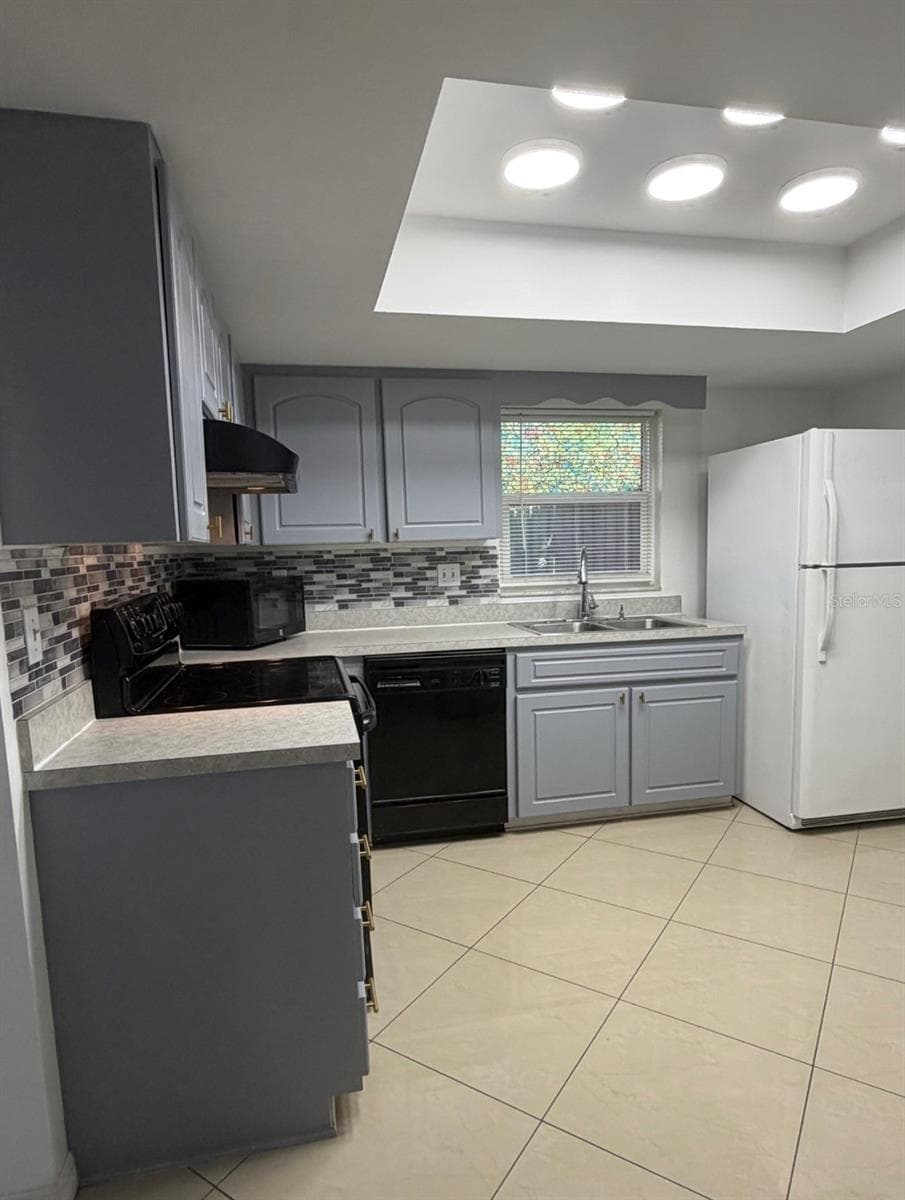 Single Family Residence at 13635 BERKSHIRE CT, GRAND ISLAND, photo 16 of 34