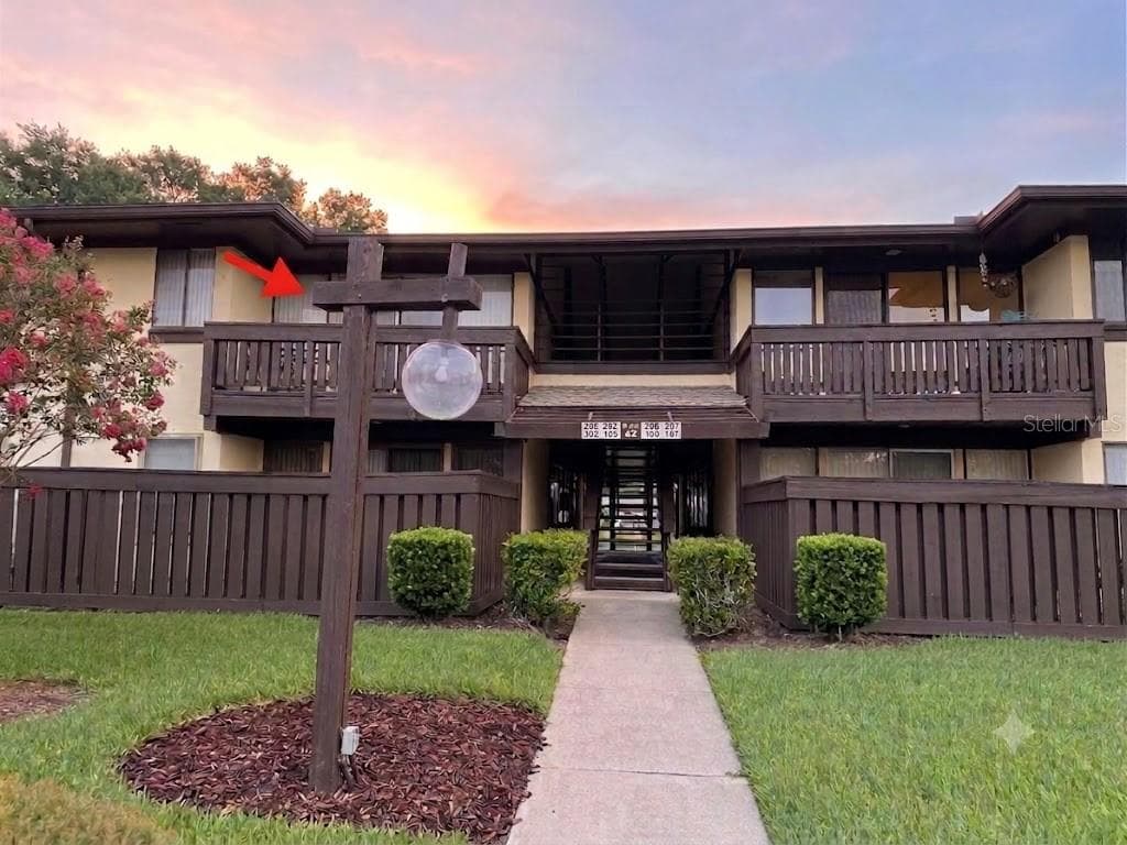 42 CLUB HOUSE DR #207