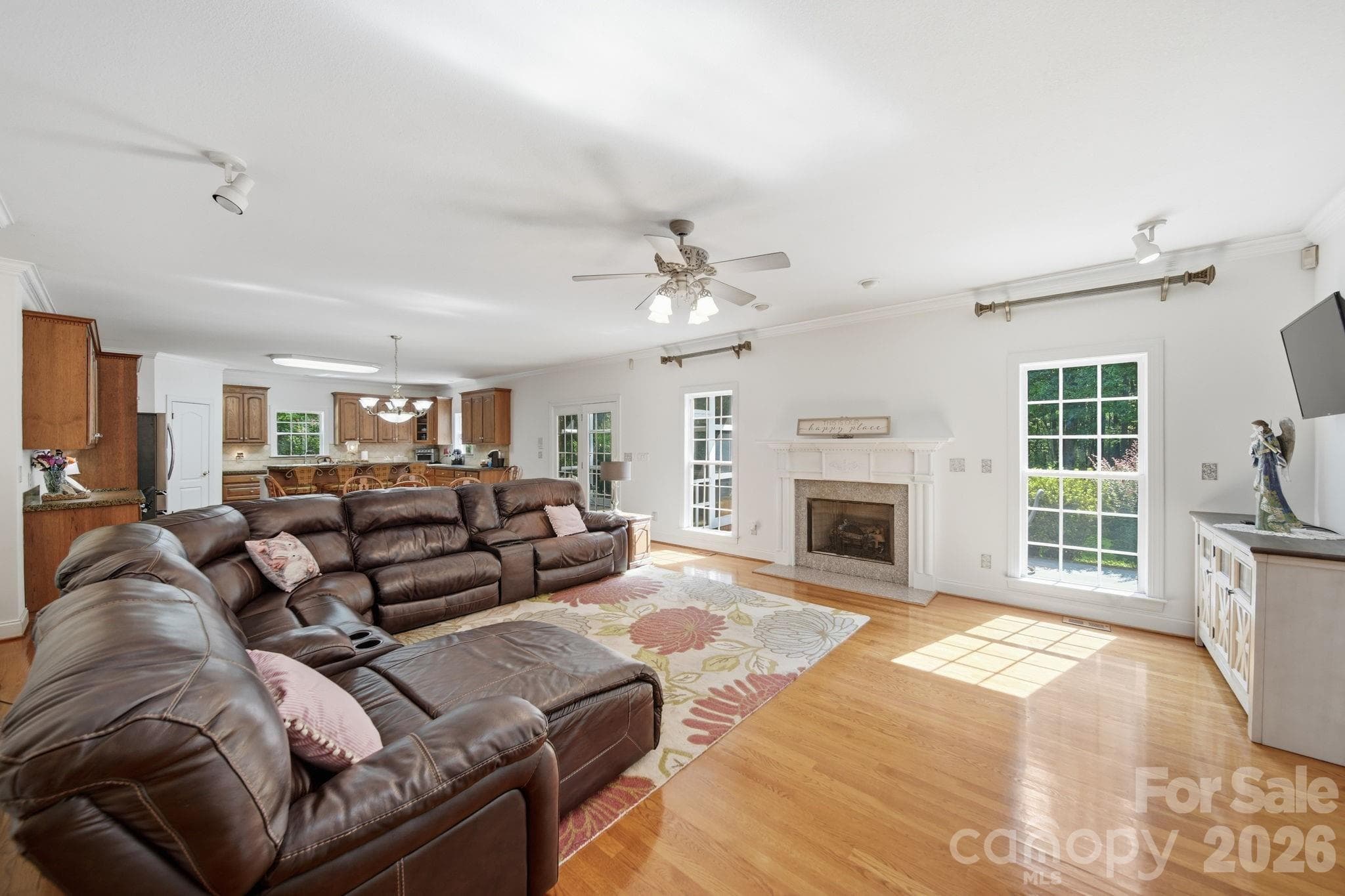 Large and bright living room - 2806 Iveywood Drive, Monroe