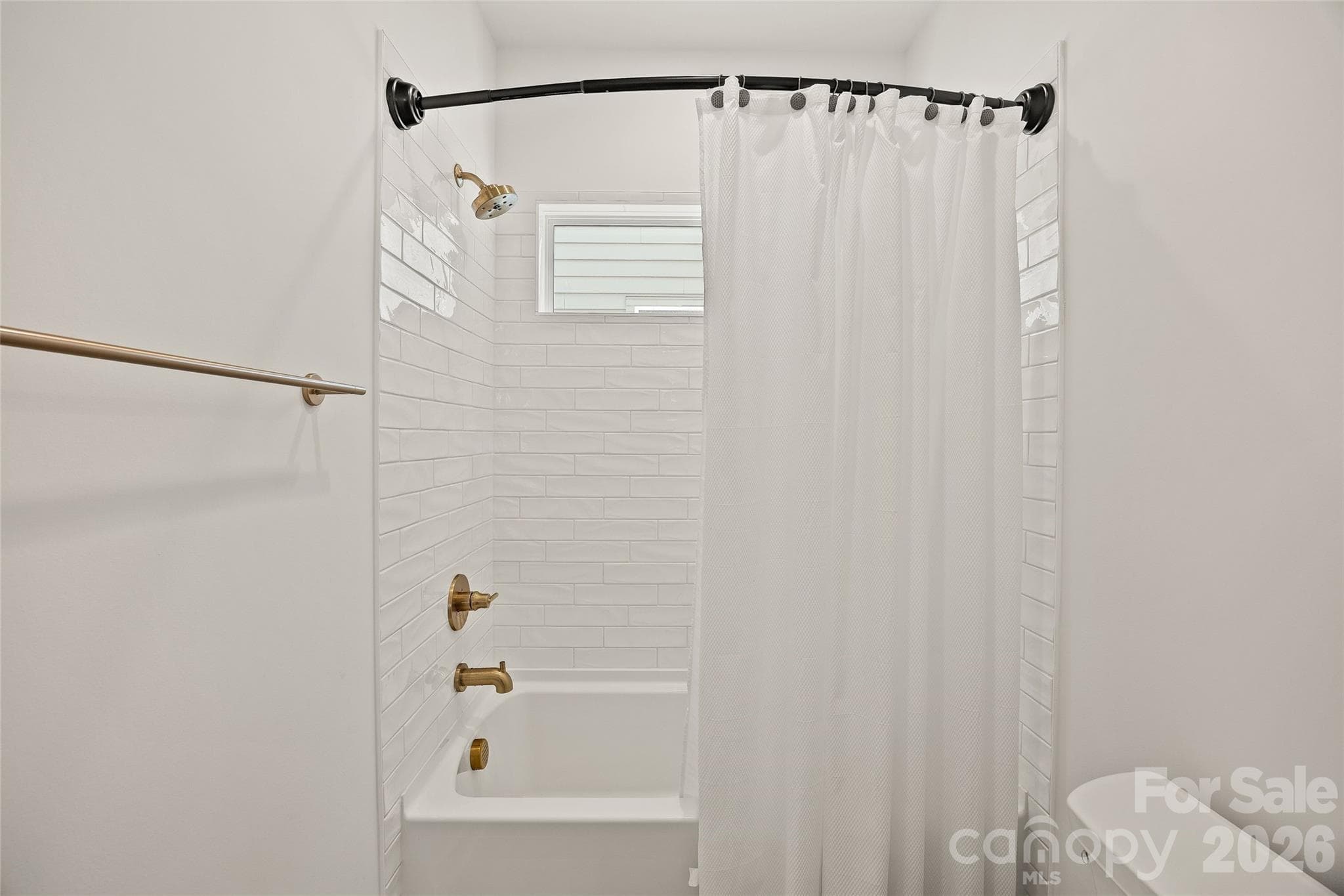Full Bathroom - 812 State Street, Charlotte