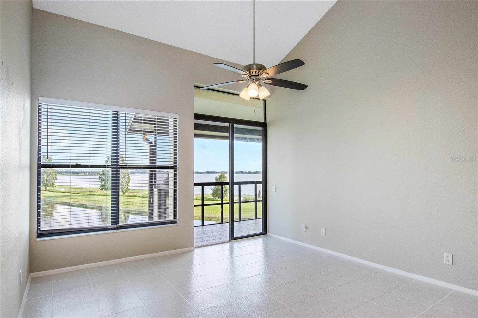 Condominium at 410 LAUREL COVE WAY, WINTER HAVEN, photo 3 of 33