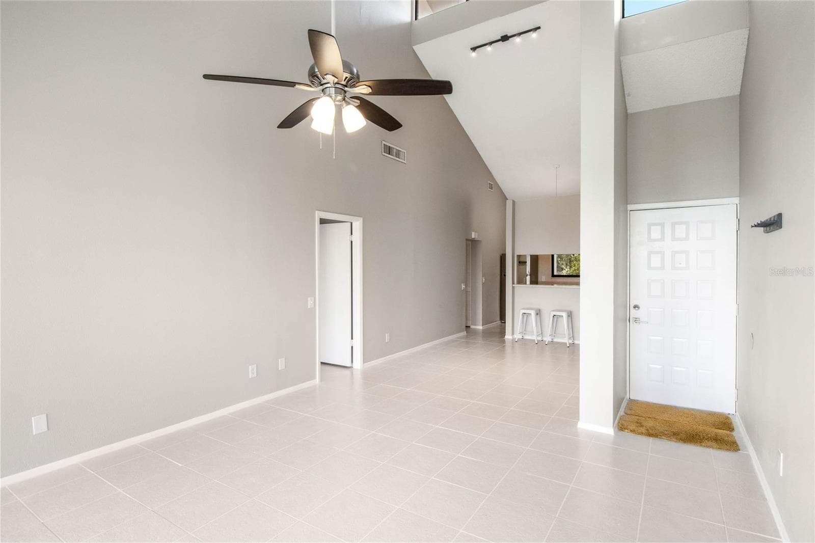 Condominium at 410 LAUREL COVE WAY, WINTER HAVEN, photo 5 of 33