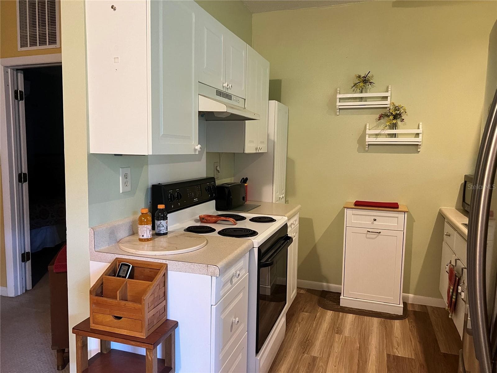 Guest House Kitchen - 267 N ORANGE AVE, LAKE HELEN