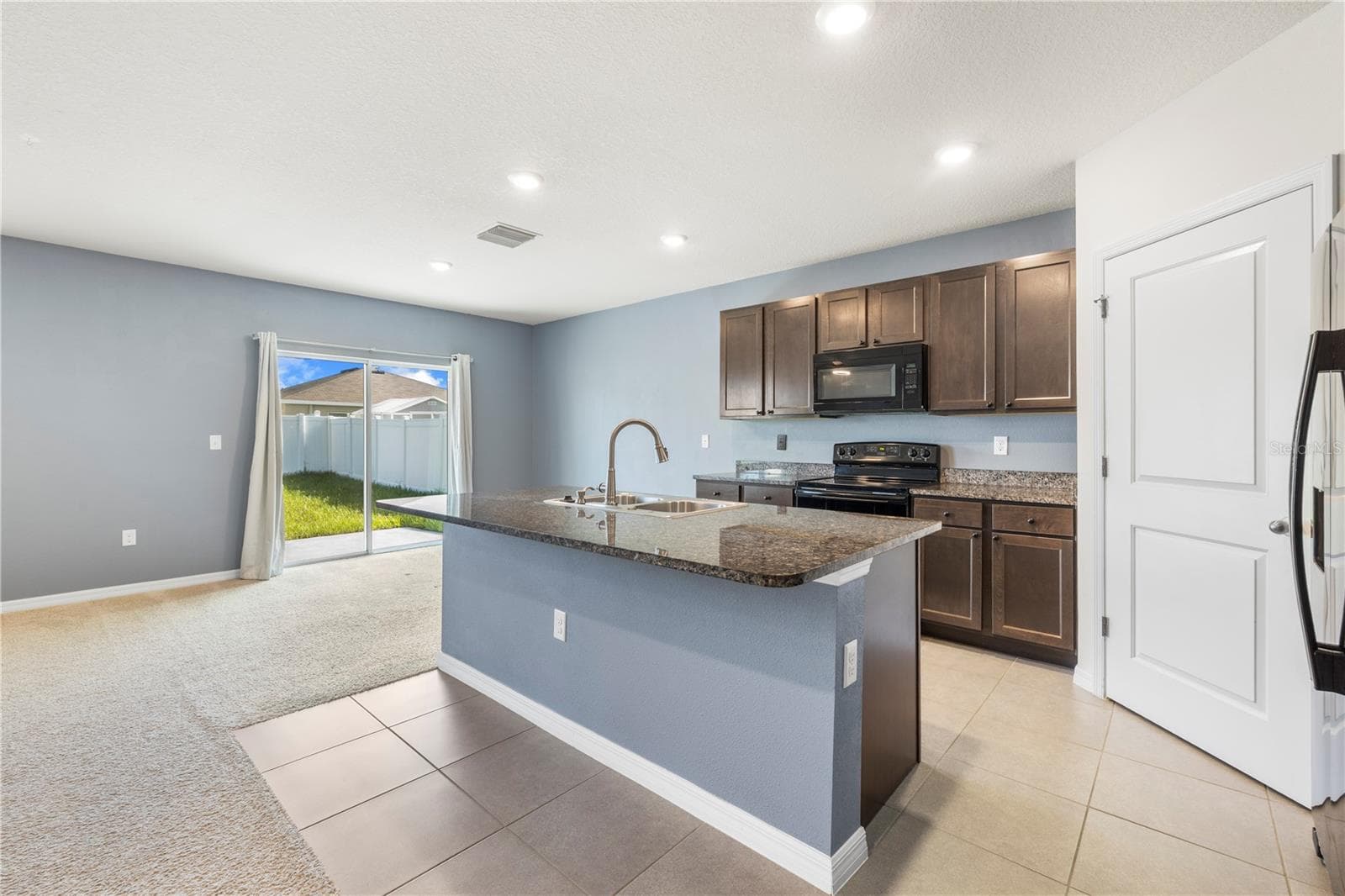 Single Family Residence at 10212 GOLDEN LIGHT CT, RIVERVIEW, photo 17 of 48