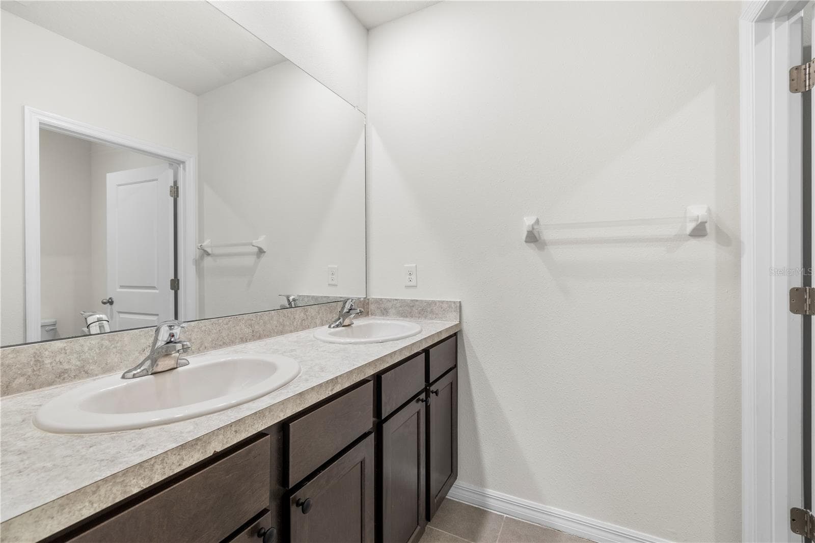 Single Family Residence at 10212 GOLDEN LIGHT CT, RIVERVIEW, photo 32 of 48