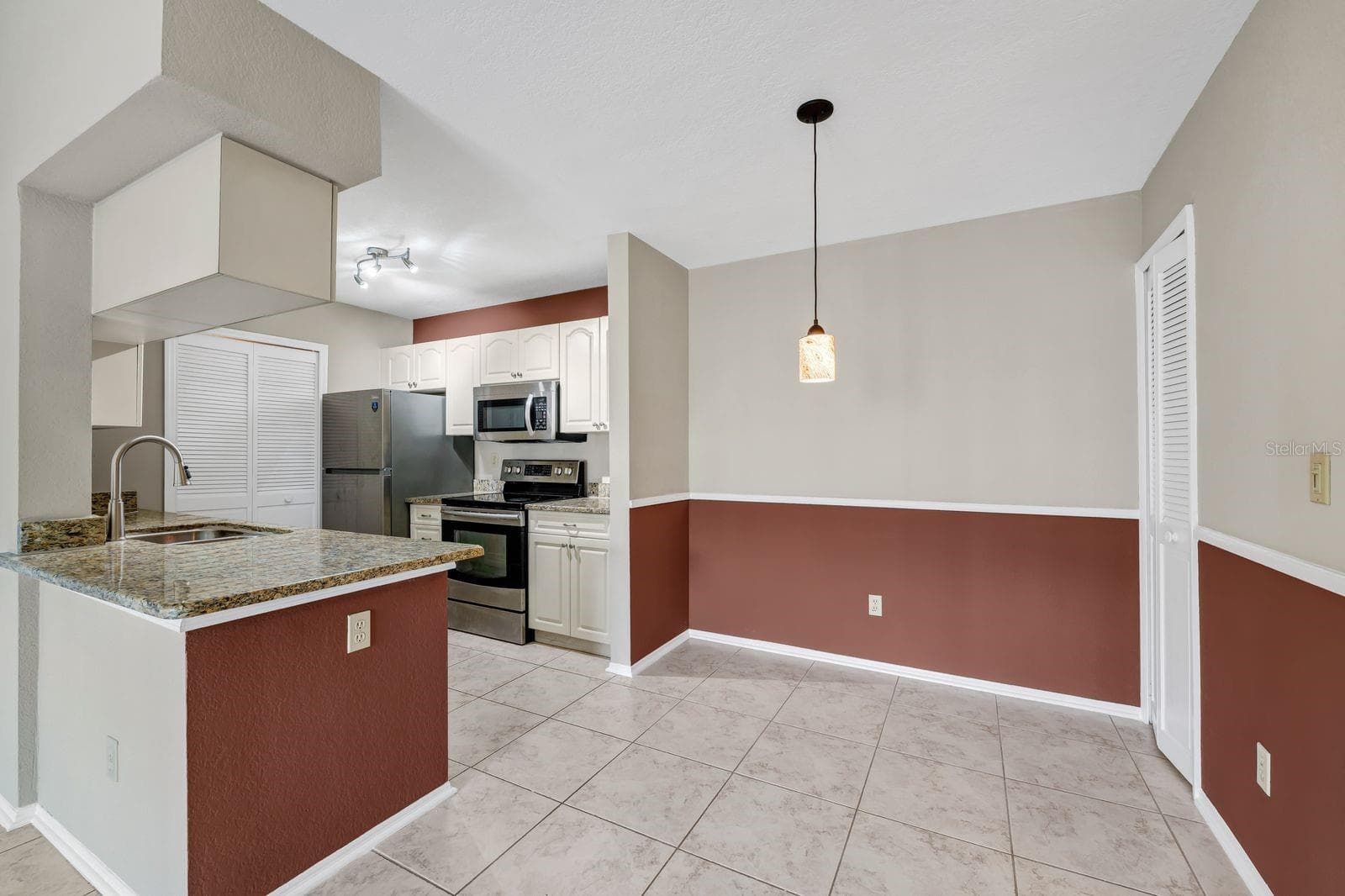 Condominium at 2550 N ALAFAYA TRL #1203, ORLANDO, photo 9 of 25