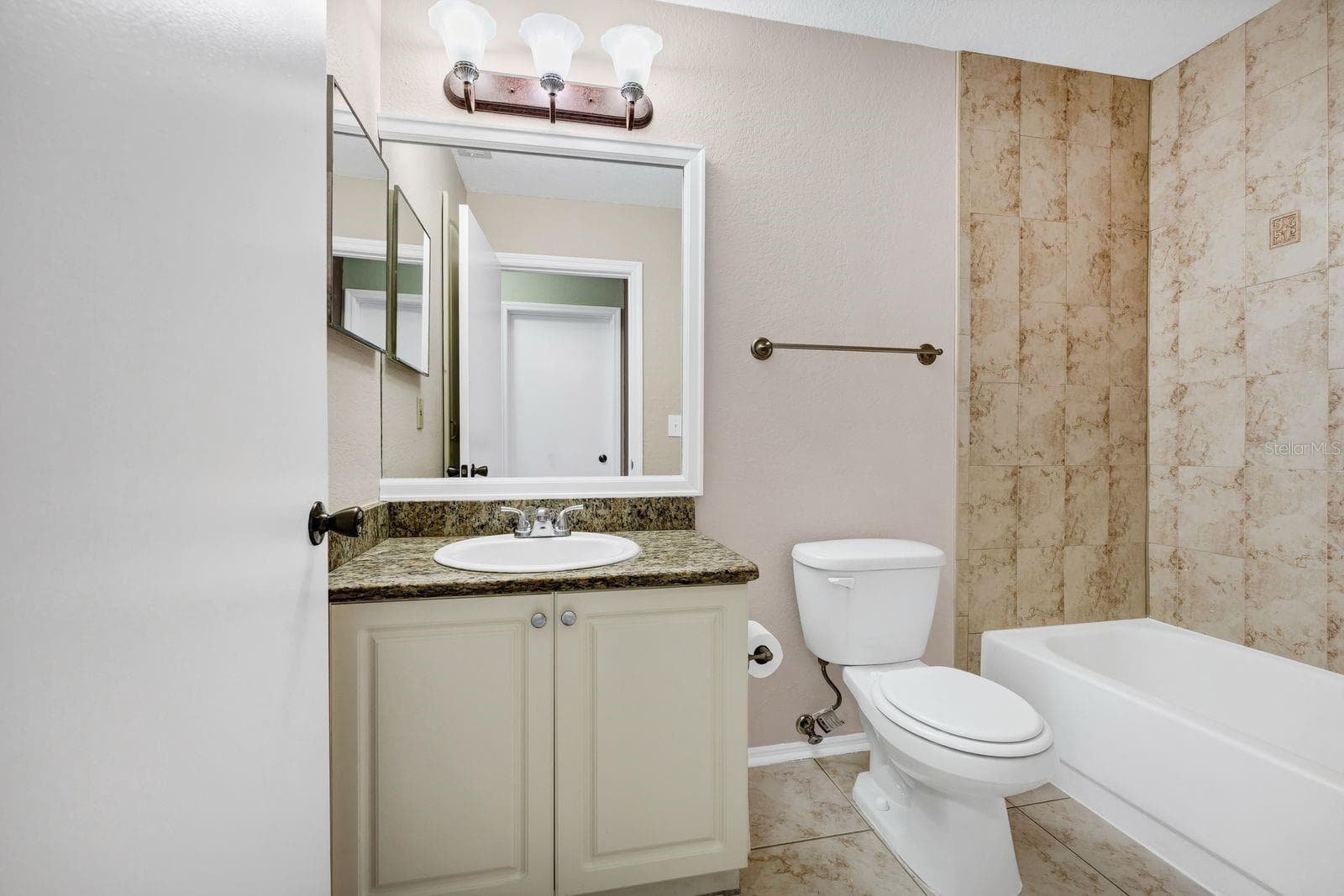 Condominium at 2550 N ALAFAYA TRL #1203, ORLANDO, photo 16 of 25
