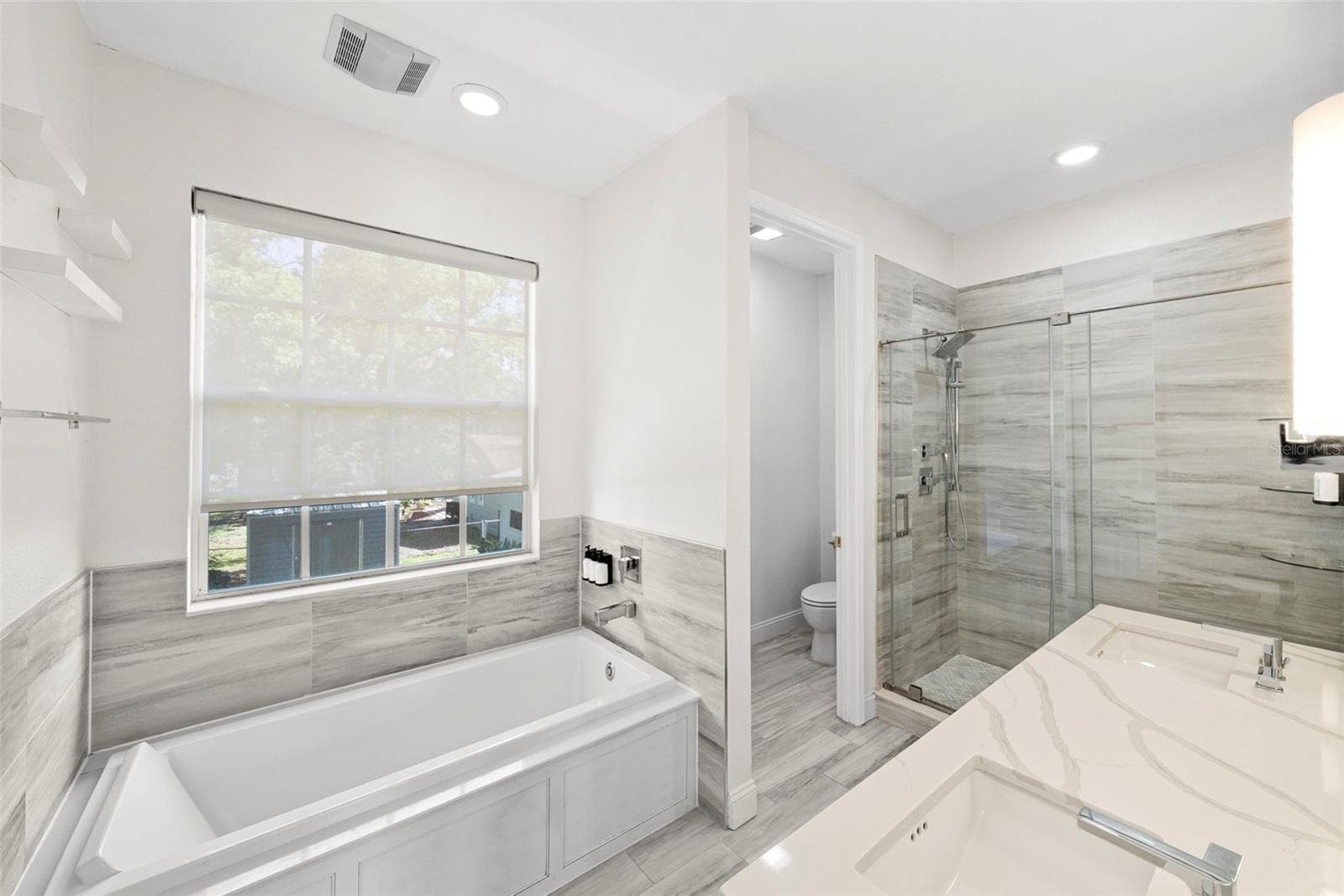 Townhouse at 2605 ESPANA CT, TAMPA, photo 17 of 32