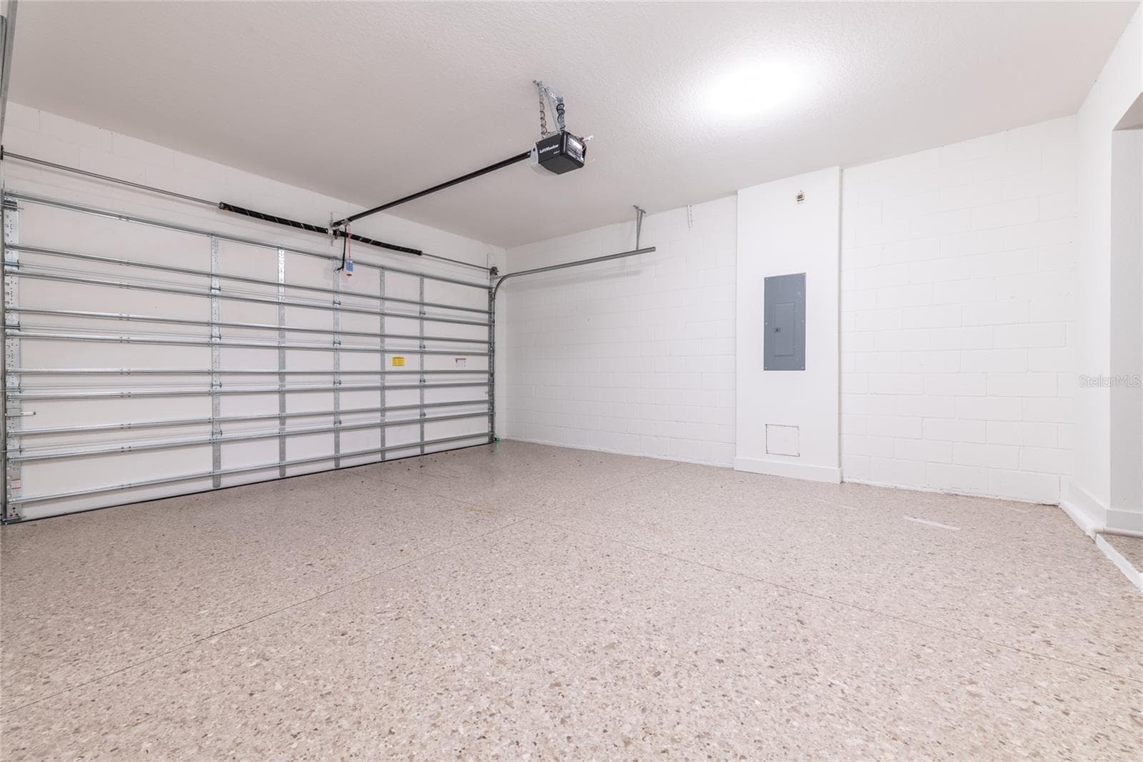 Garage - 1631 LAKE RESERVE DR, DELAND