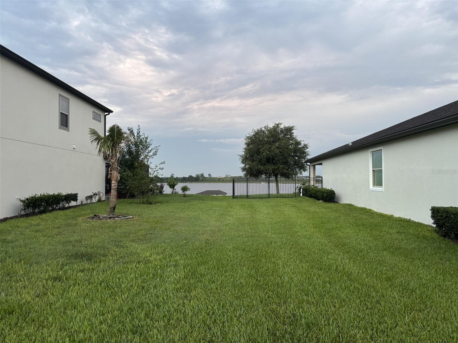 14048 Larkspur Lake Dr - Generous separation between neighboring homes provides added privacy and open space. - 14048 LARKSPUR LAKE DR, WINTER GARDEN