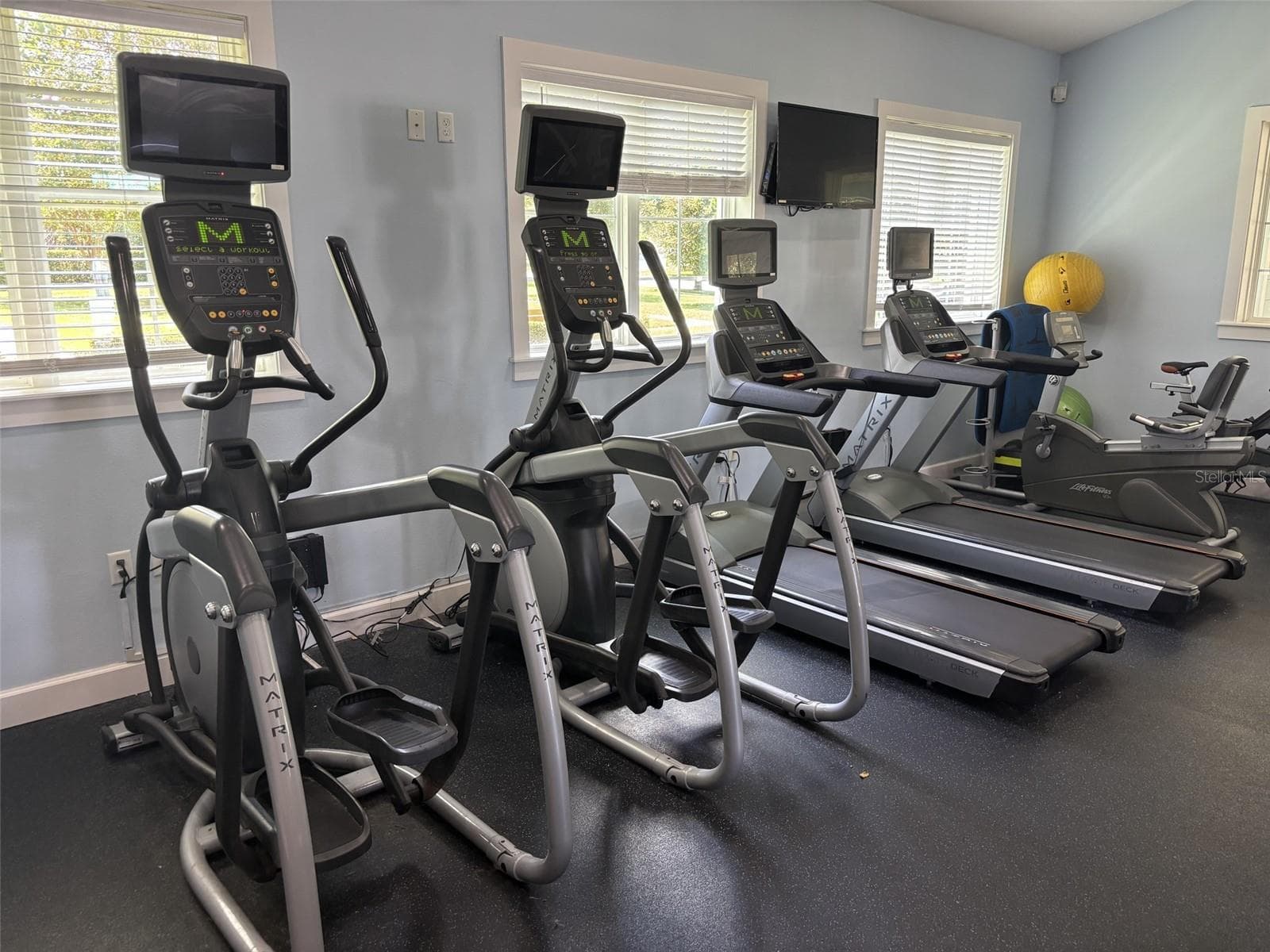 14048 Larkspur Lake Dr - Lakeview Pointe fitness center with cardio equipment. - 14048 LARKSPUR LAKE DR, WINTER GARDEN