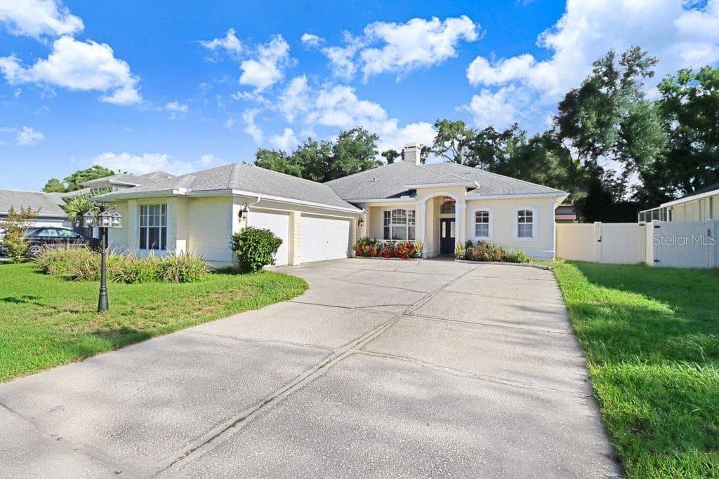 Single Family Residence at 3029 MINUTEMAN LN, BRANDON, photo 2 of 50