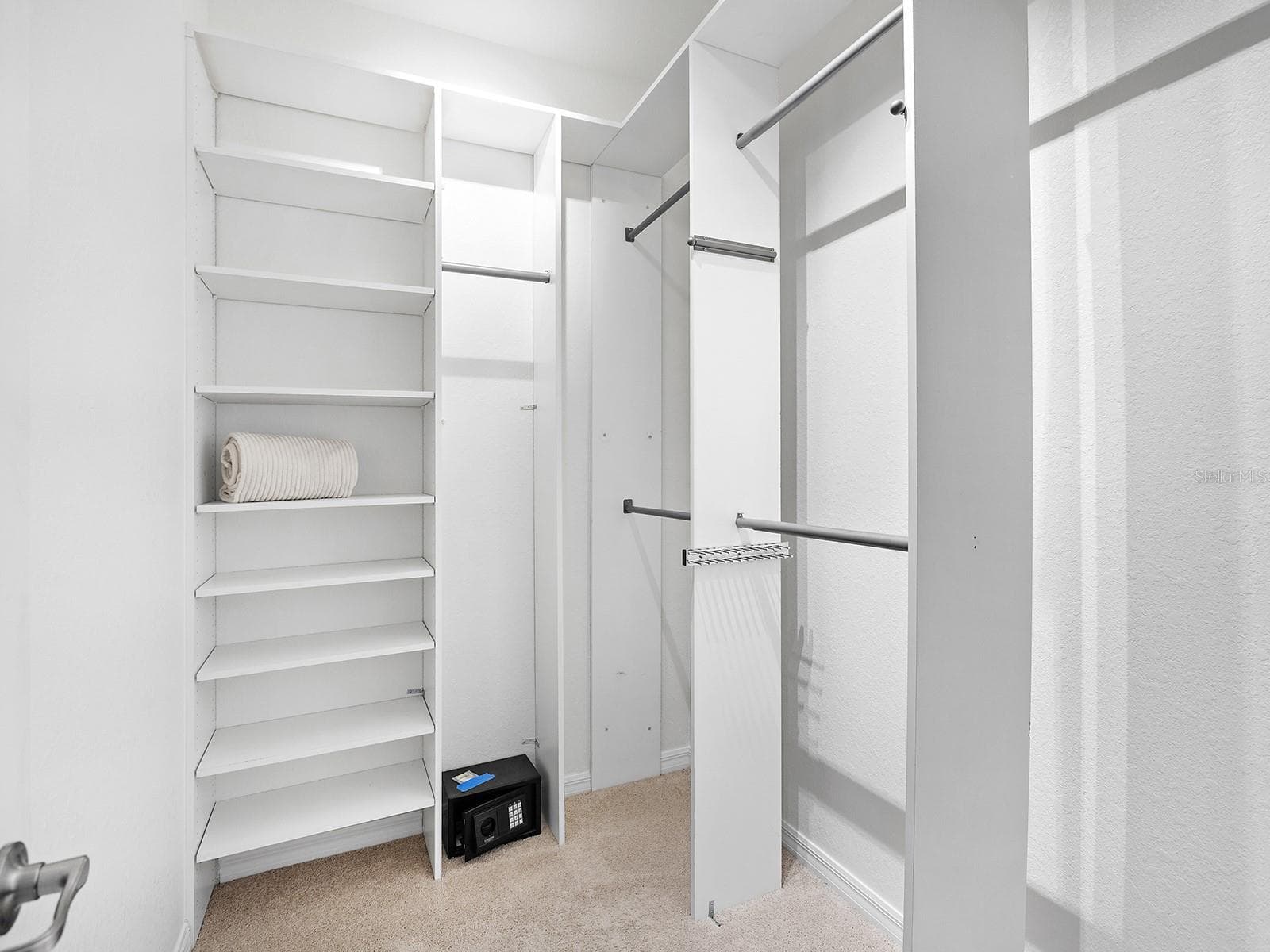 Dual walk-in closets with custom shelving - 7115 MARSH VIEW TER, BRADENTON
