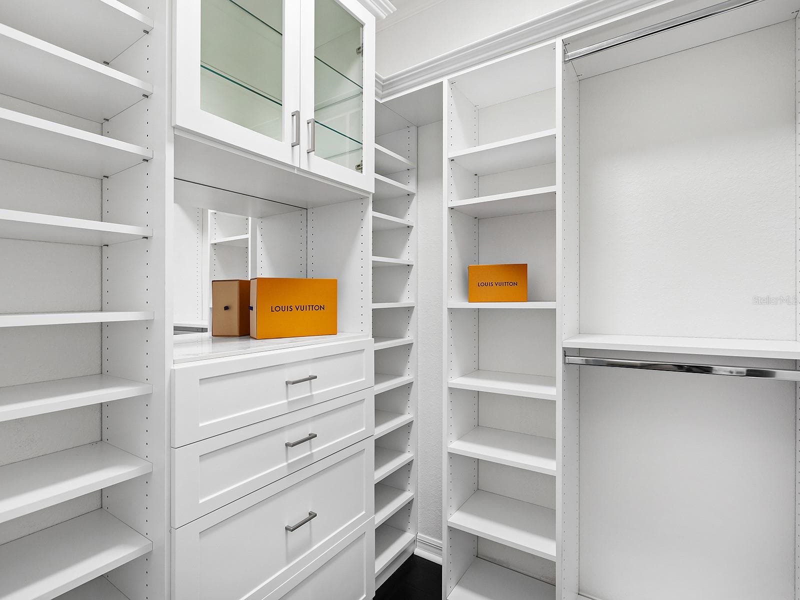 Dual walk-in closets with custom shelving - 7115 MARSH VIEW TER, BRADENTON