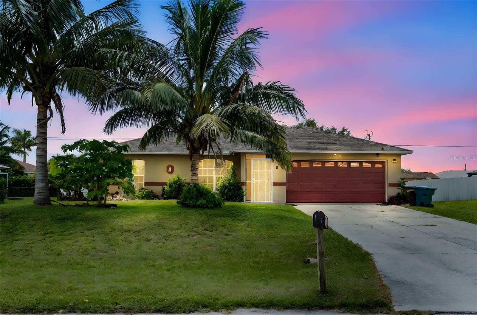 EASY ACCESS to the BEAUTY SOUTHWEST FLORIDA PARADISE has to offer! - 1728 NE 22ND TER, CAPE CORAL
