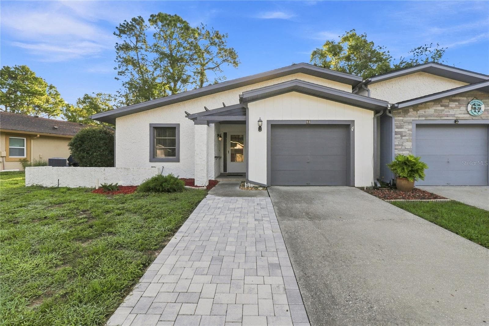 83 GOLFVIEW DR