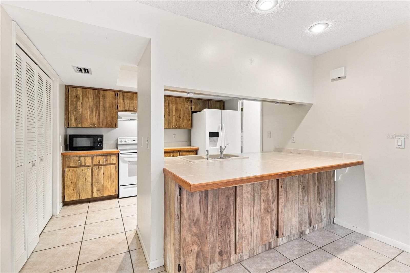 Single Family Residence at 83 GOLFVIEW DR, HOMOSASSA, photo 8 of 45