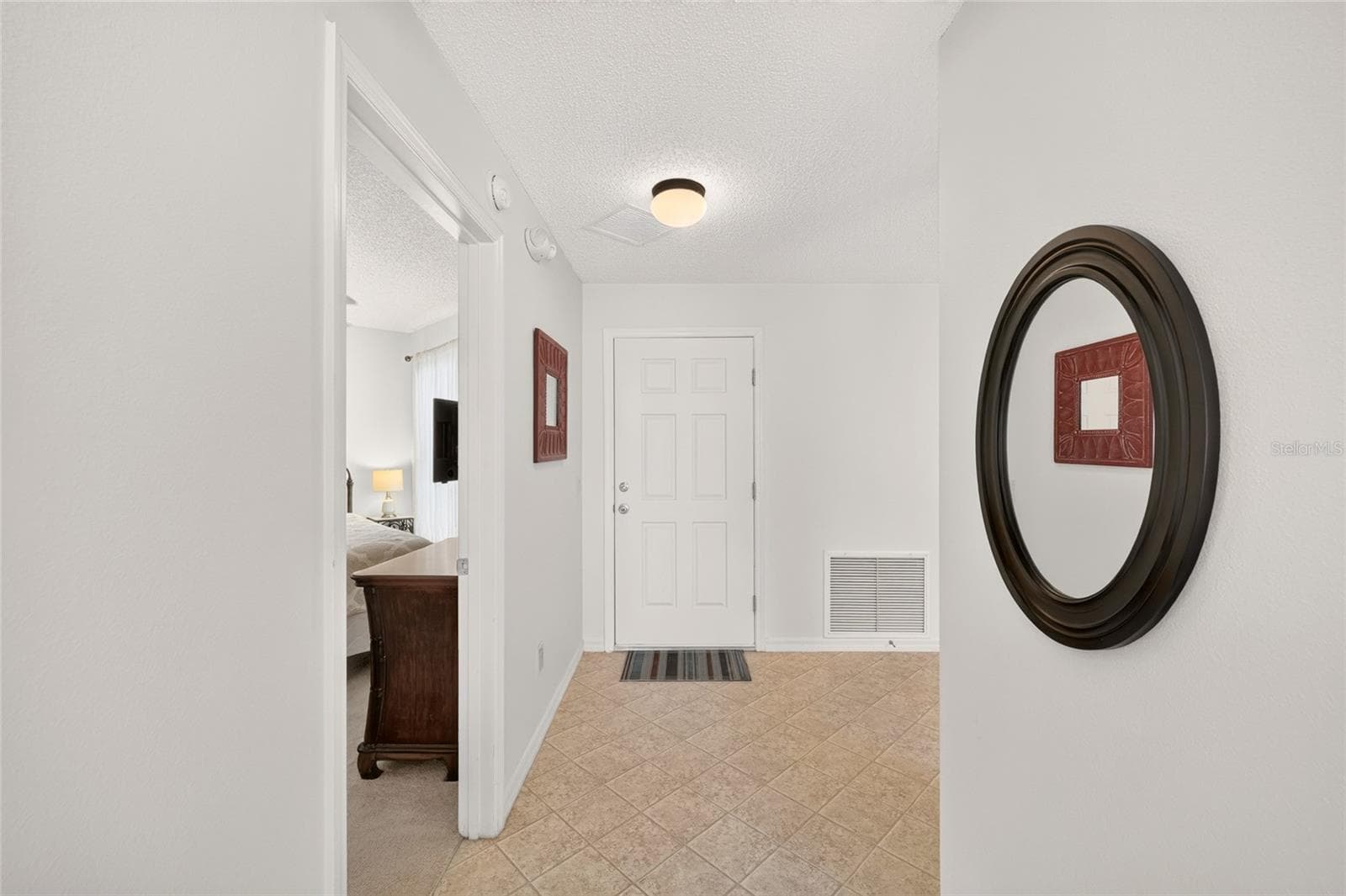 Looking back to front door - 1049 JACKSON ST, THE VILLAGES