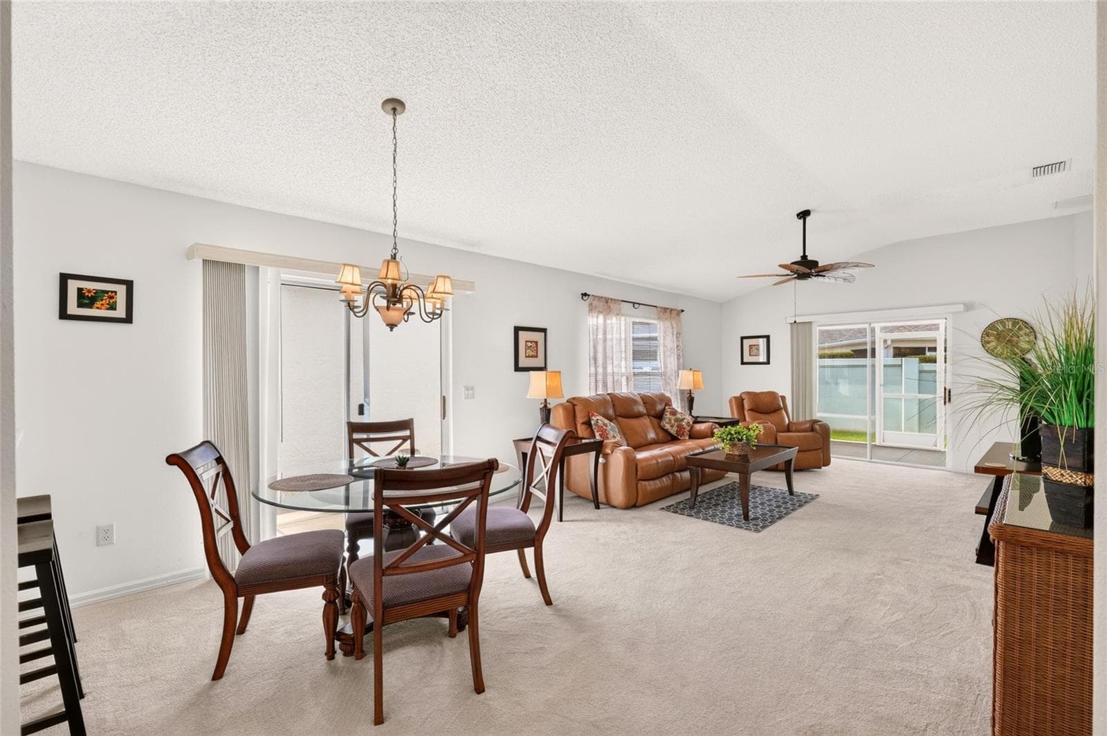 Living area - 1049 JACKSON ST, THE VILLAGES