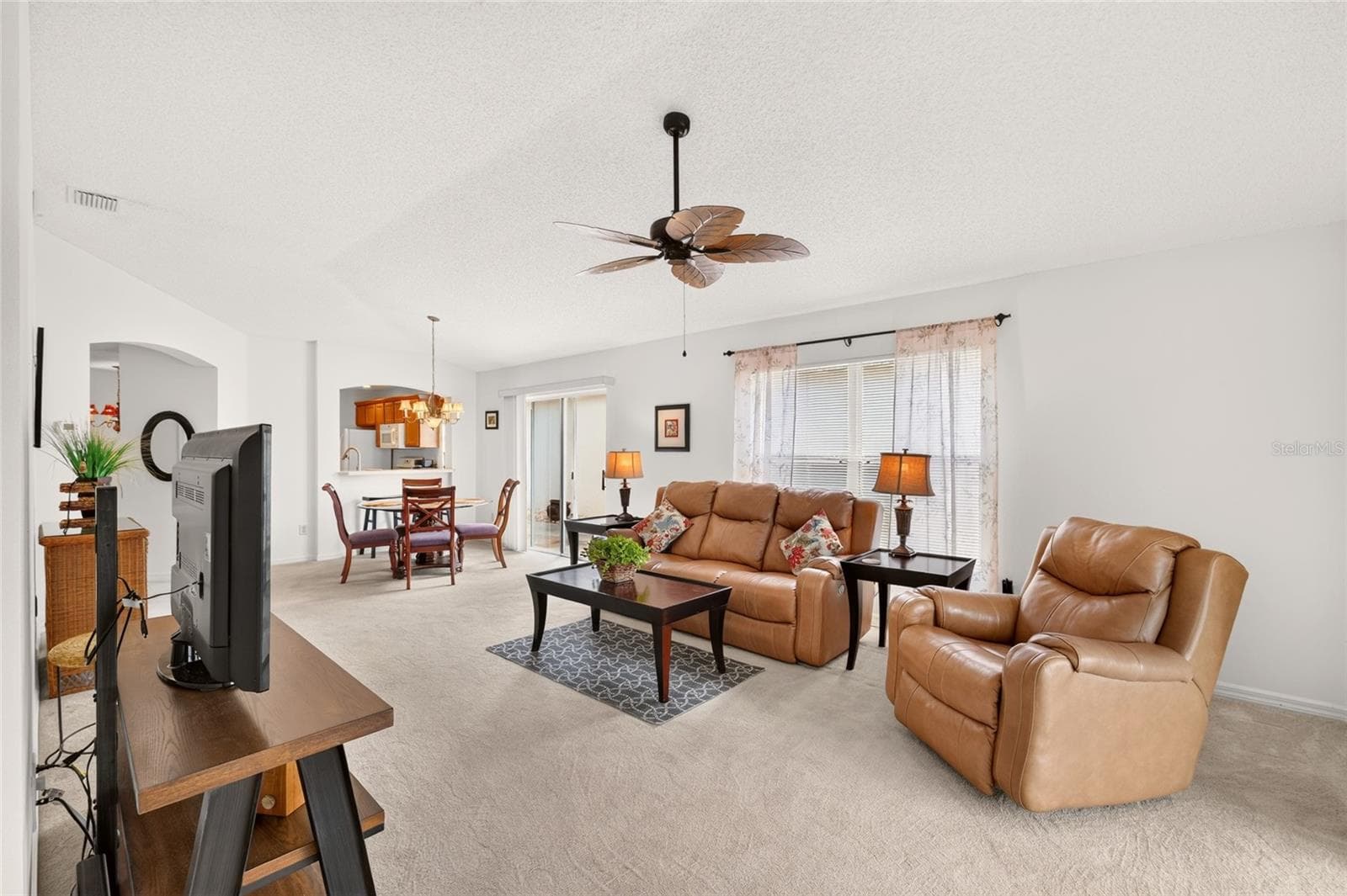 Living area - 1049 JACKSON ST, THE VILLAGES