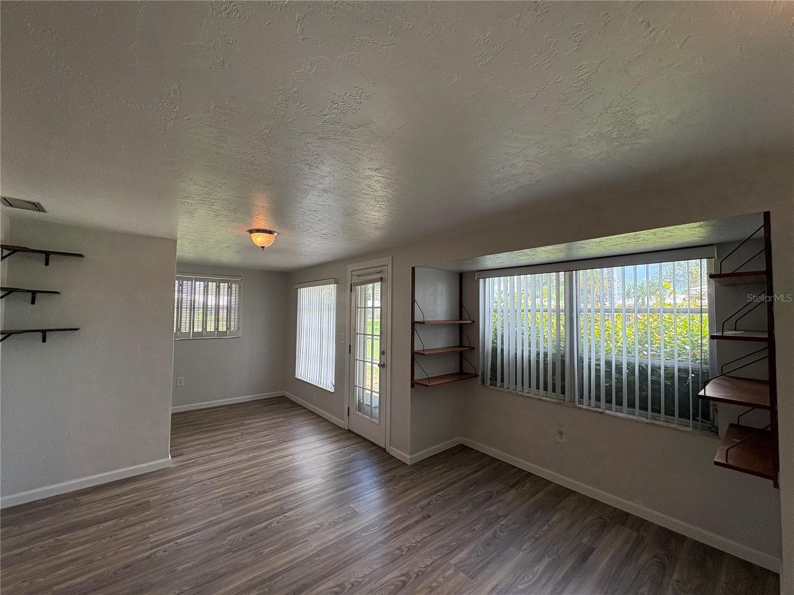Florida Room Small Space Hidden Desk Area ?? - 3276 BRUNSWICK LN #705, SARASOTA