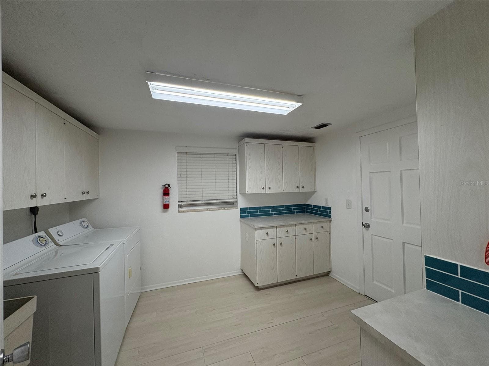 Laundry Room with Storage - 3276 BRUNSWICK LN #705, SARASOTA