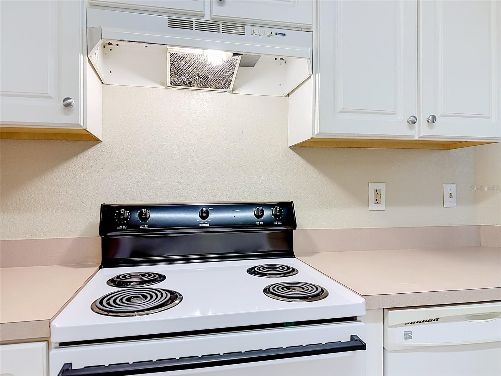 Kitchen - 2550 N ALAFAYA TRL #12205, ORLANDO