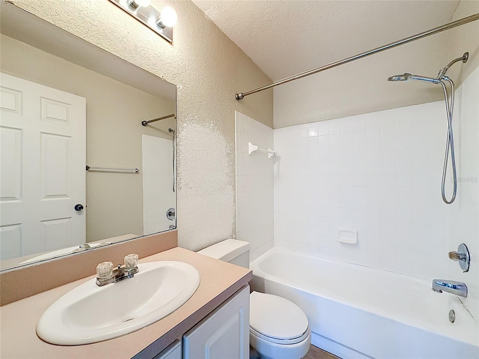 Master bathroom - 2550 N ALAFAYA TRL #12205, ORLANDO