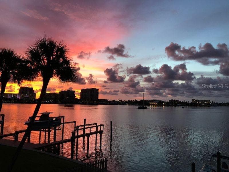 210 DOLPHIN PT #C