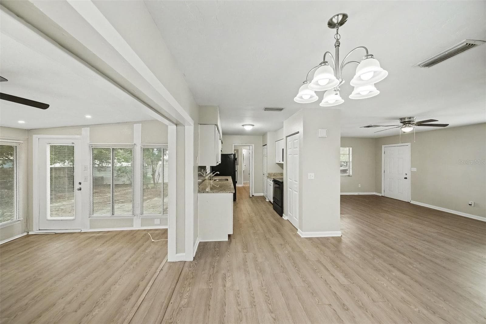 Single Family Residence at 6925 TREEHAVEN DR, SPRING HILL, photo 8 of 27