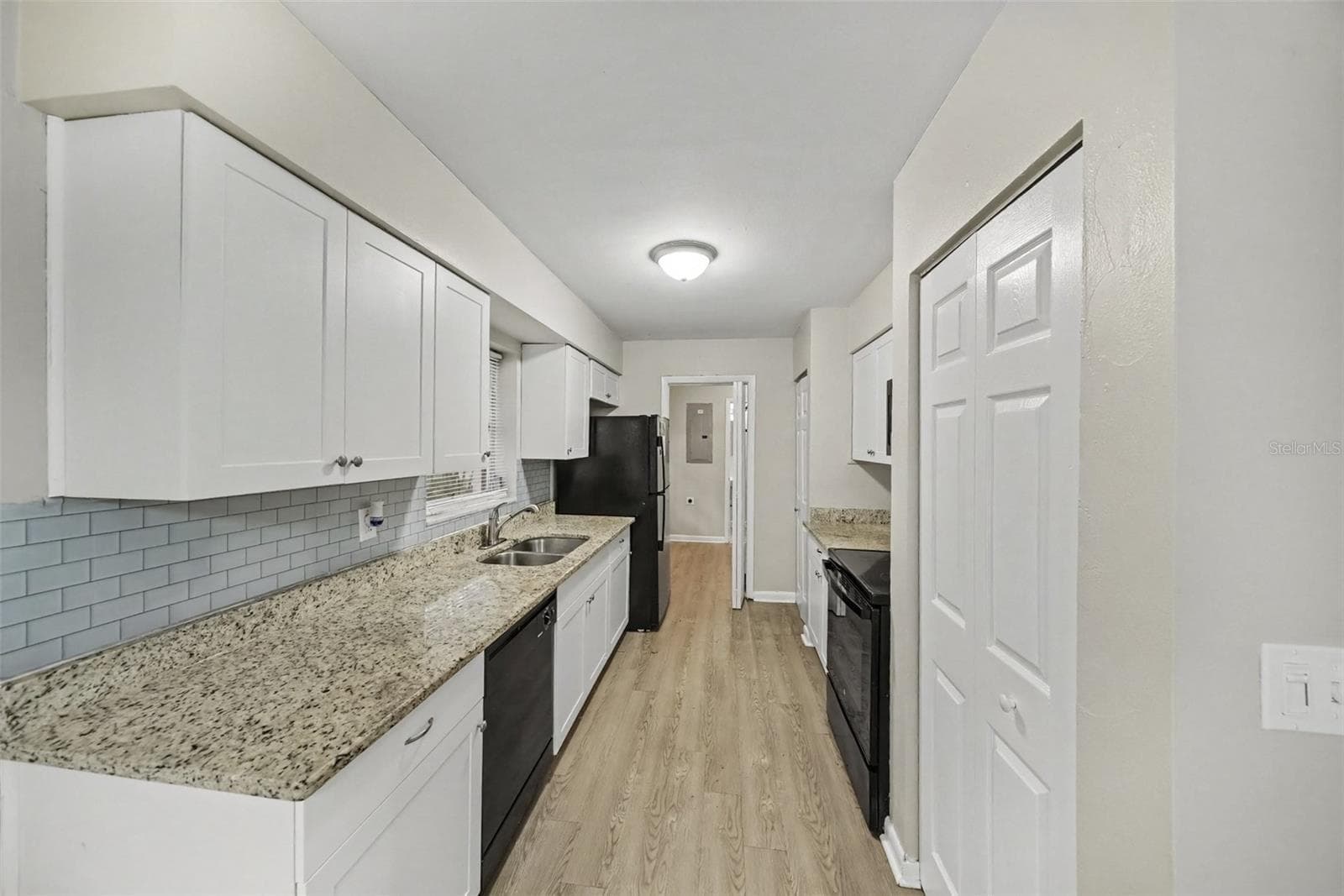 Single Family Residence at 6925 TREEHAVEN DR, SPRING HILL, photo 9 of 27