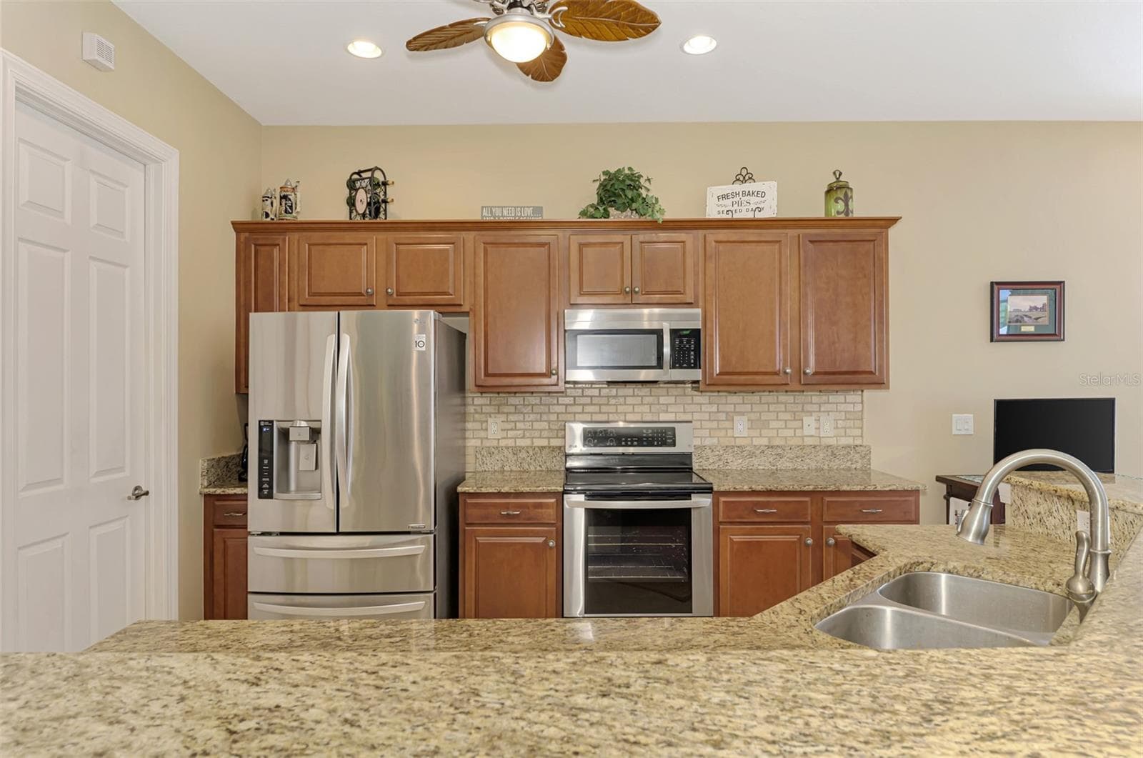 Single Family Residence at 13344 CREEKSIDE LN, PORT CHARLOTTE, photo 13 of 67