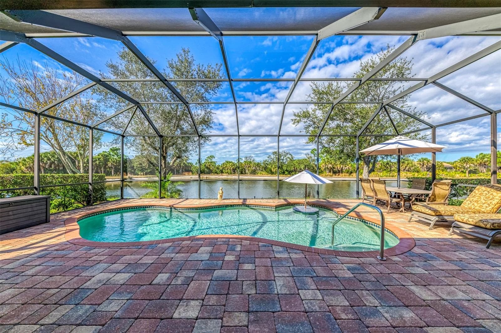 Enjoy poolside sunsets! - 13344 CREEKSIDE LN, PORT CHARLOTTE