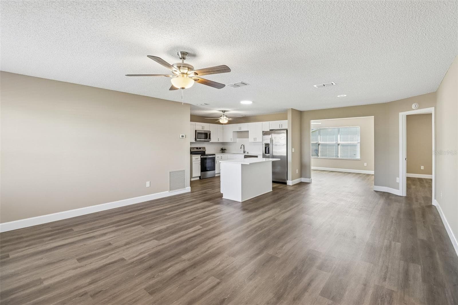Living room kitchen - 2609 PRIVADA DR, THE VILLAGES