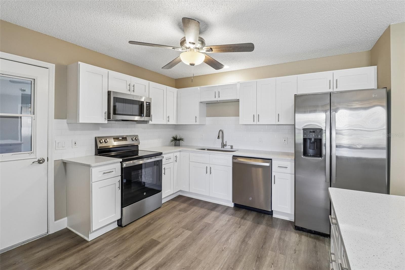 Remodeled - 2609 PRIVADA DR, THE VILLAGES