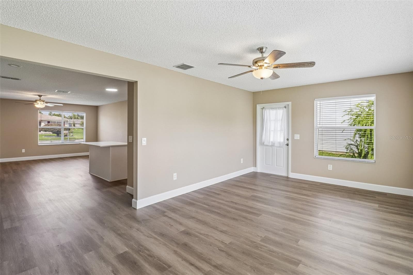 Extra livingroom with door to back yard - 2609 PRIVADA DR, THE VILLAGES
