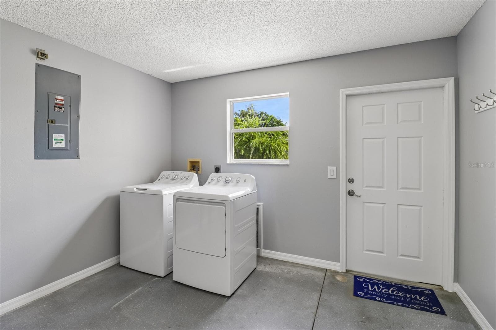 Laundry in the Garage - 2609 PRIVADA DR, THE VILLAGES