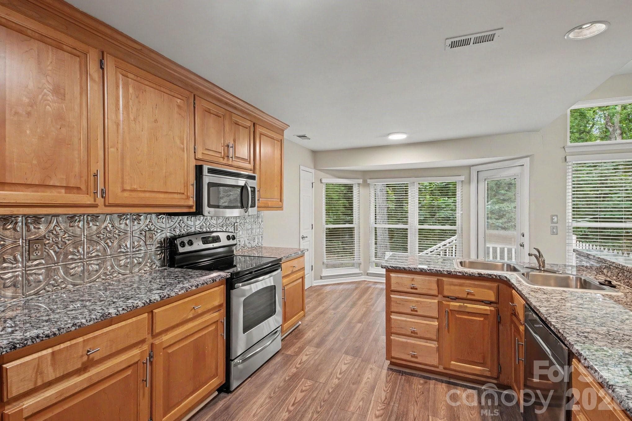 Single Family Residence at 16130 Amber Field Drive, Huntersville, photo 10 of 25
