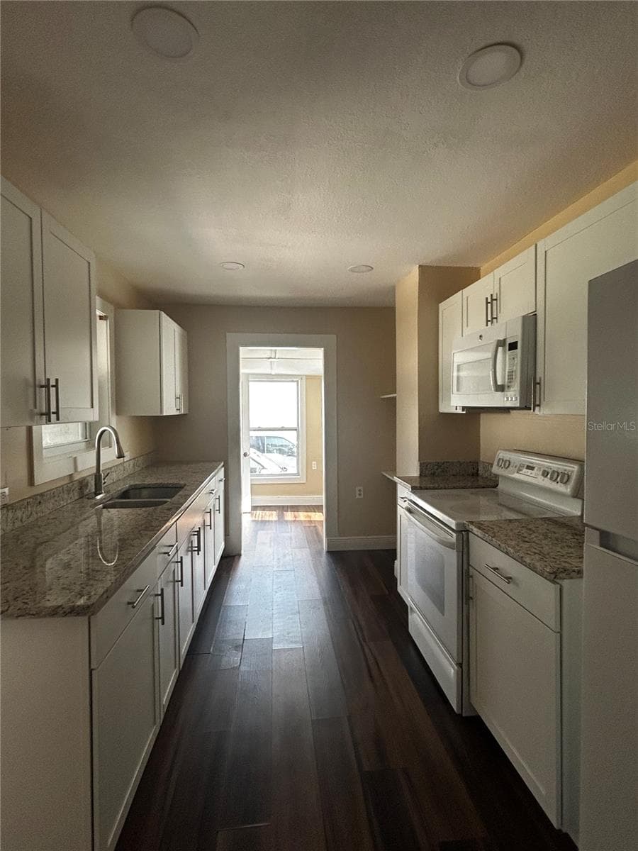 Quadruplex at 400 S 6TH ST, LEESBURG, photo 5 of 20