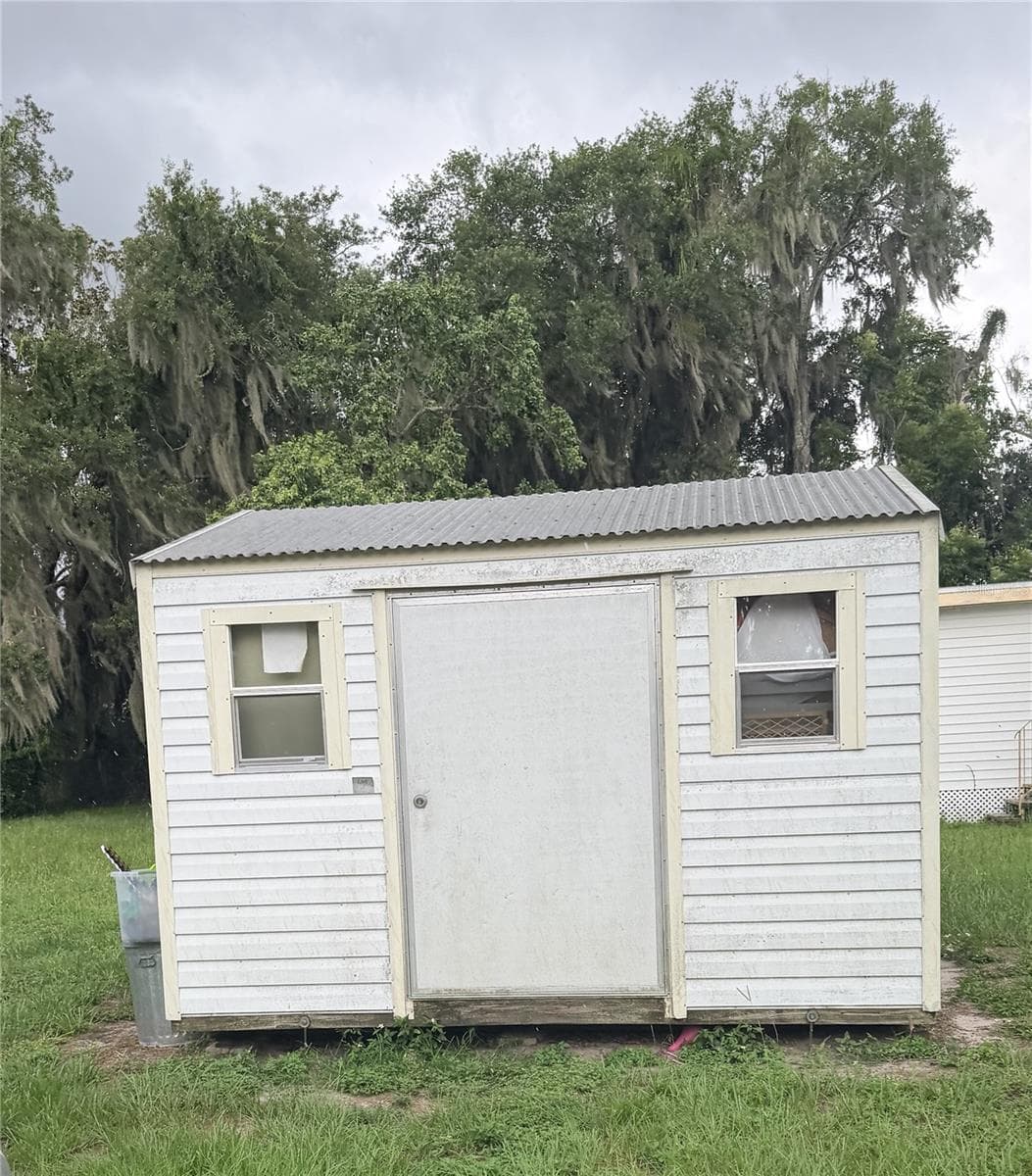 onsite storage - 400 S 6TH ST, LEESBURG
