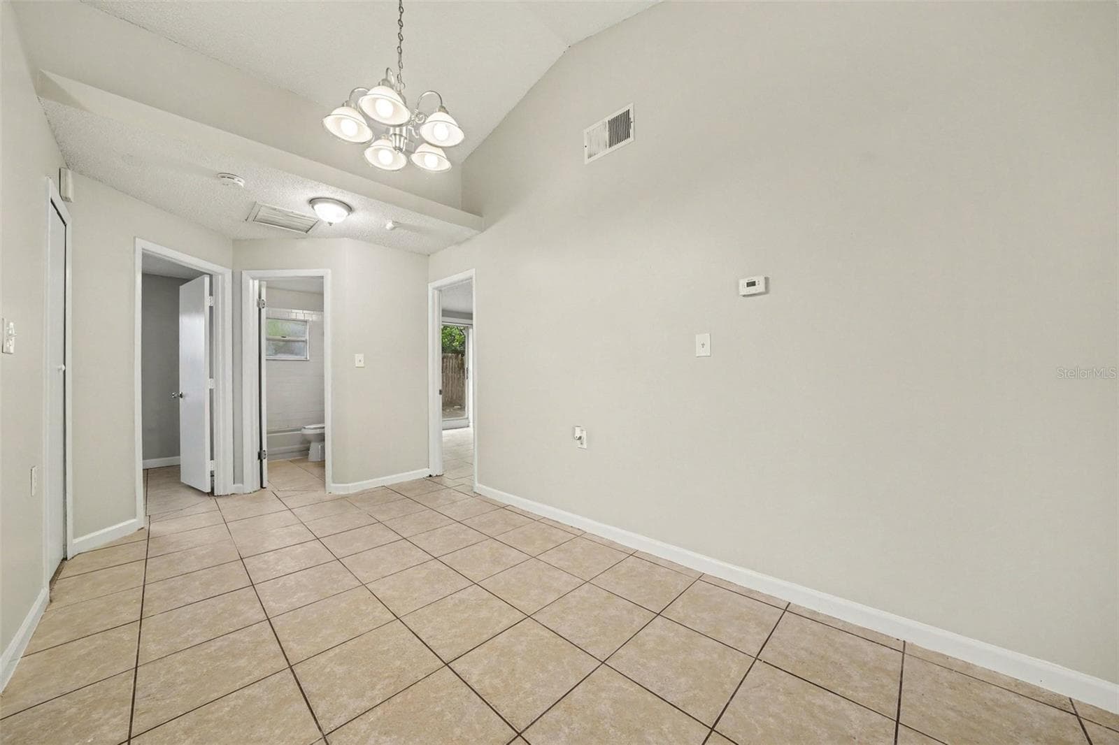 Single Family Residence at 1034 CLOVERCREST RD, ORLANDO, photo 4 of 21