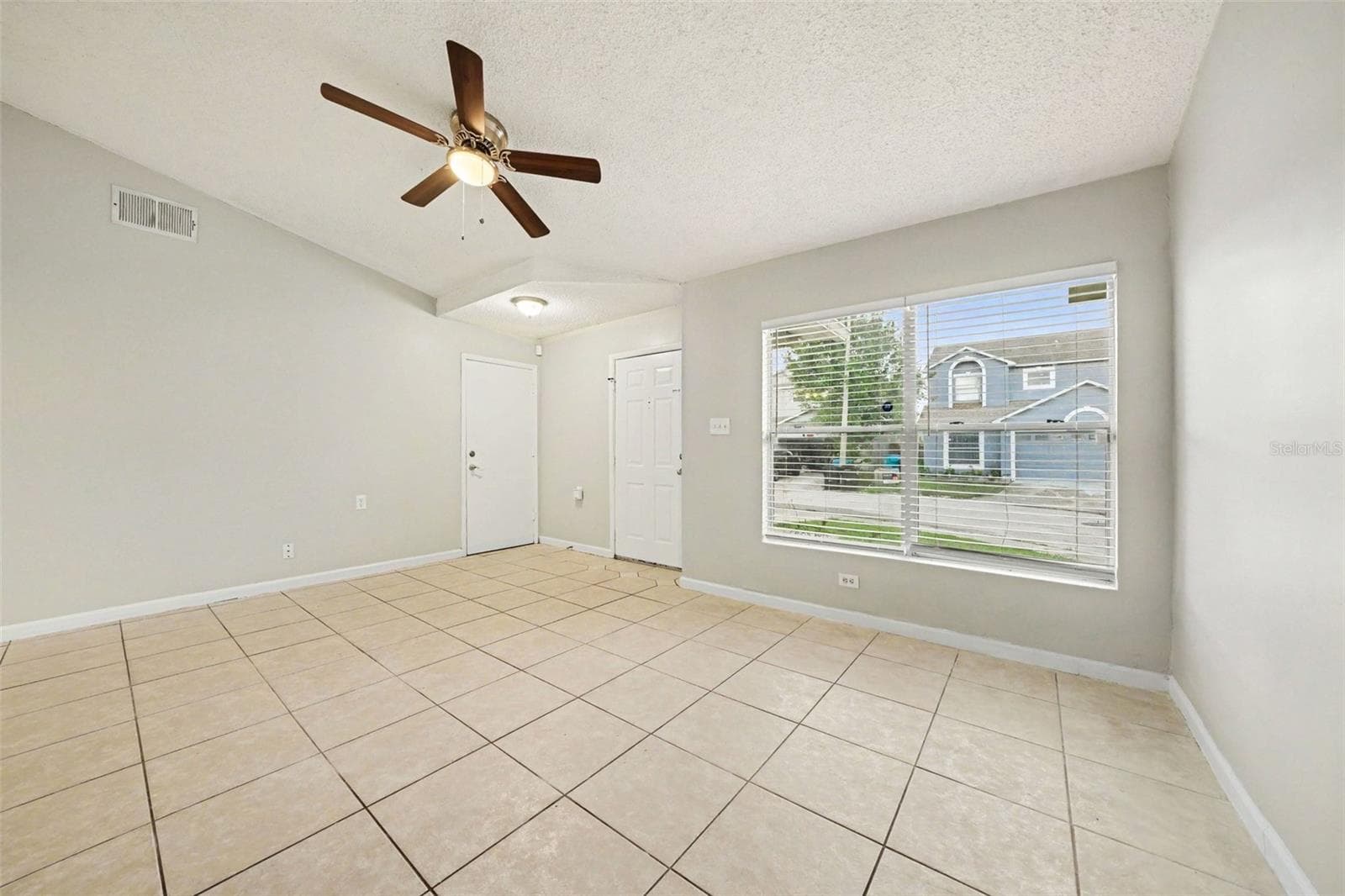 Single Family Residence at 1034 CLOVERCREST RD, ORLANDO, photo 6 of 21