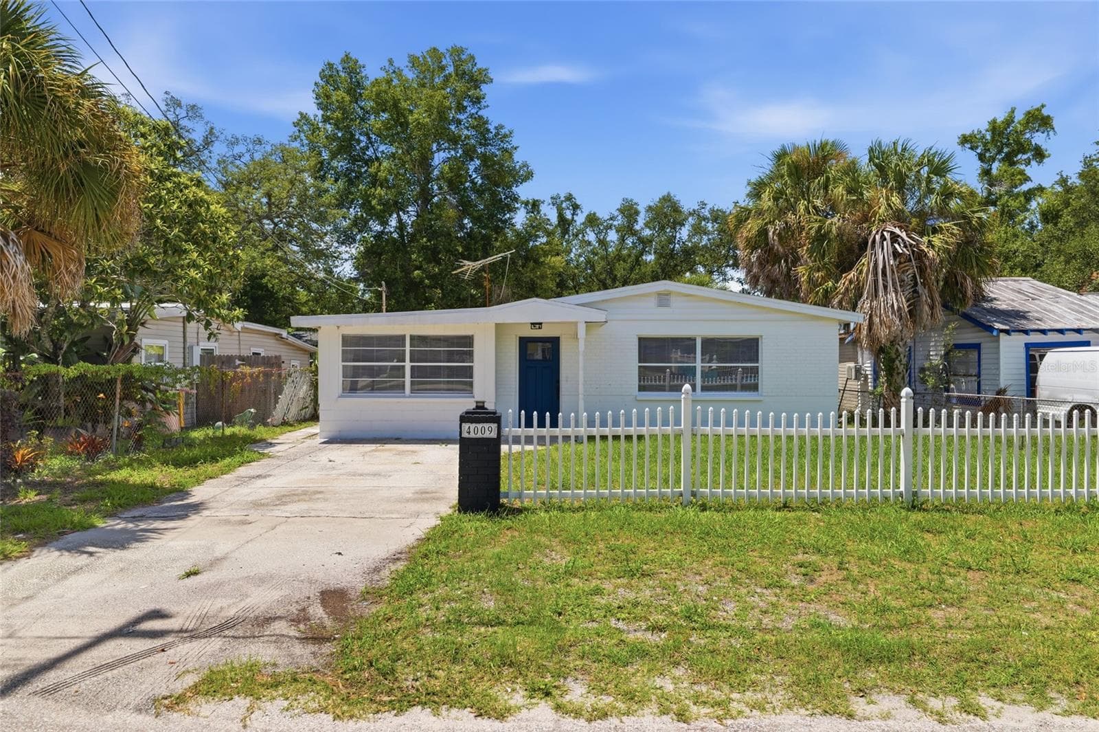 Single Family Residence at 4009 E POWHATAN AVE, TAMPA, photo 2 of 33
