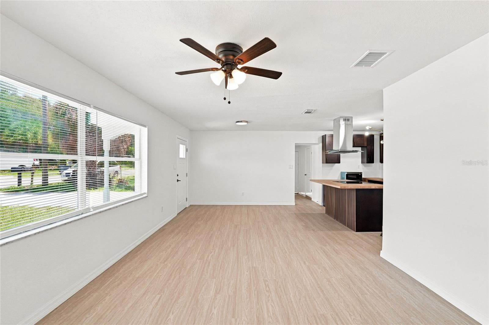 Single Family Residence at 4009 E POWHATAN AVE, TAMPA, photo 7 of 33