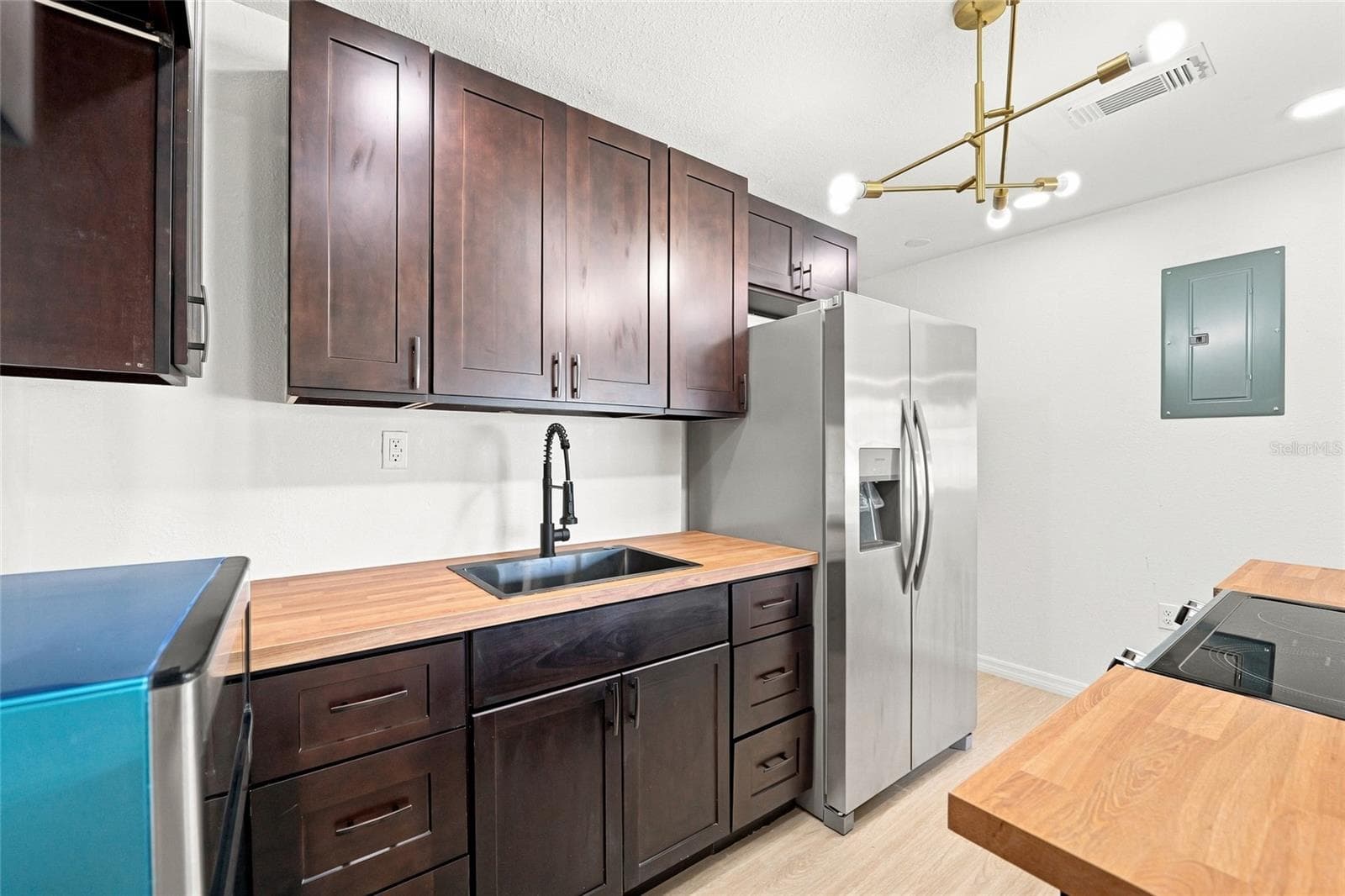 Single Family Residence at 4009 E POWHATAN AVE, TAMPA, photo 10 of 33